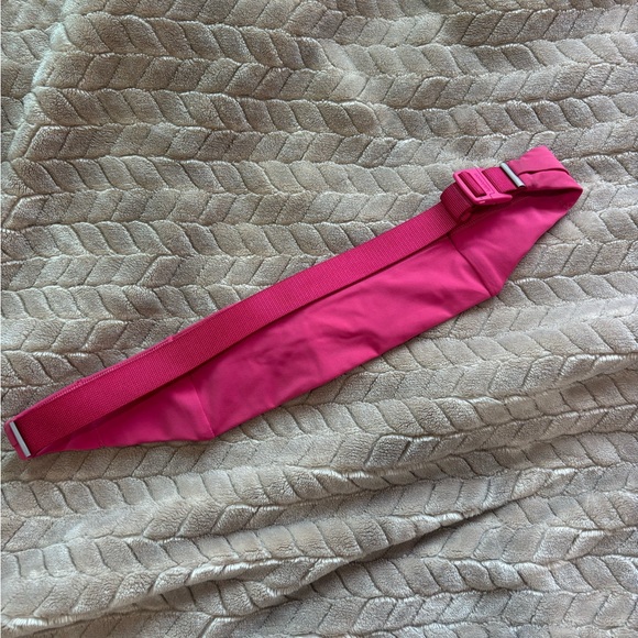 Lululemon fast and free running belt - Picture 3 of 4